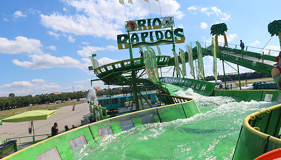 Rio Rapidos mit Bullaugen im Fahrwasser  auf der Theresienwiese (©Foto: Martin Schmitz)